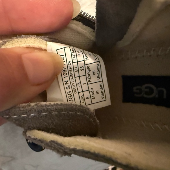 UGG Kids Brown Boots with Blue Laces - Picture 3 of 3